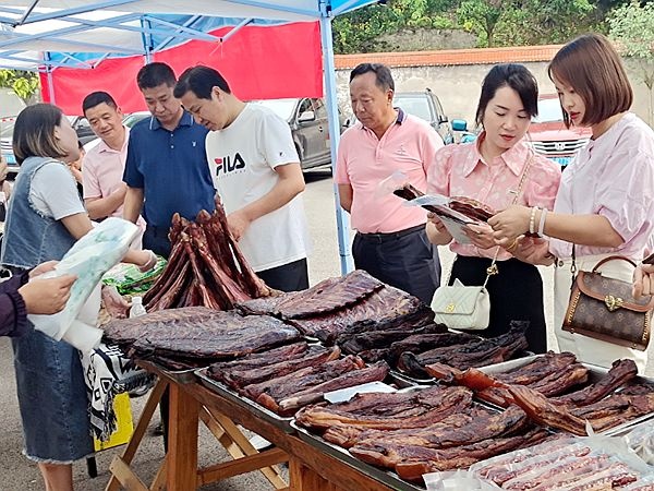 1-9涪陵区餐饮（商）协会新区分会三周年联谊会圆满结束.jpg