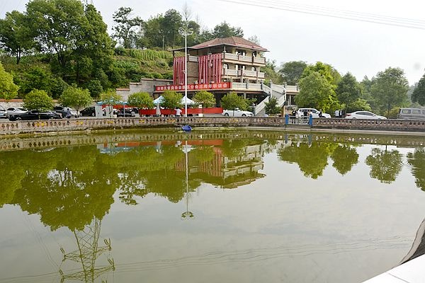 1-5涪陵区餐饮（商）协会新区分会三周年联谊会圆满结束.jpg