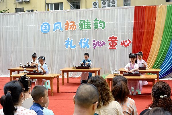 1-6涪陵幸福里幼儿园举办“国风扬雅韵 礼仪沁童心”游园活动.jpg