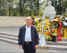 缅怀革命先烈 追忆红色传奇——中国文旅传媒网总编甘开勤祭扫毛主席