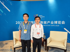 贵阳市委常委赵国梁看望参会记者并与共